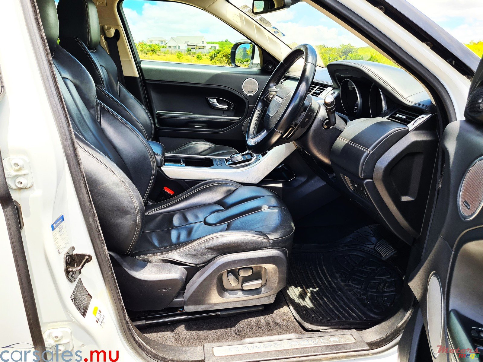 2014' Land Rover Range Rover Evoque 2.0 Si4 photo #6