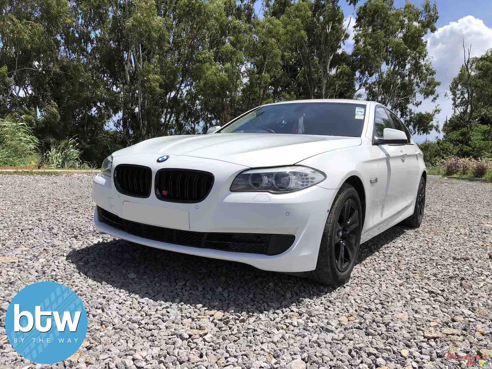 2012' BMW 528 photo #2