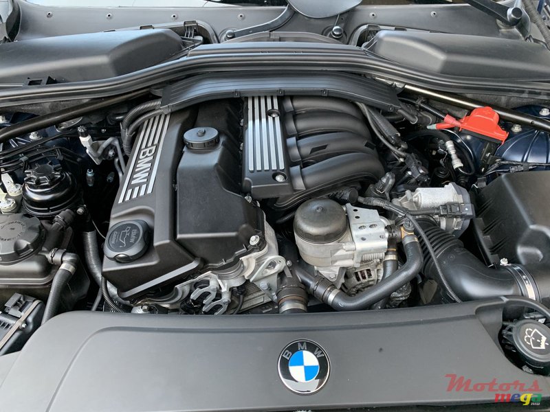 2008' BMW 5 Series 520i photo #7
