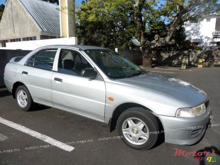 1998' Mitsubishi GL photo #2