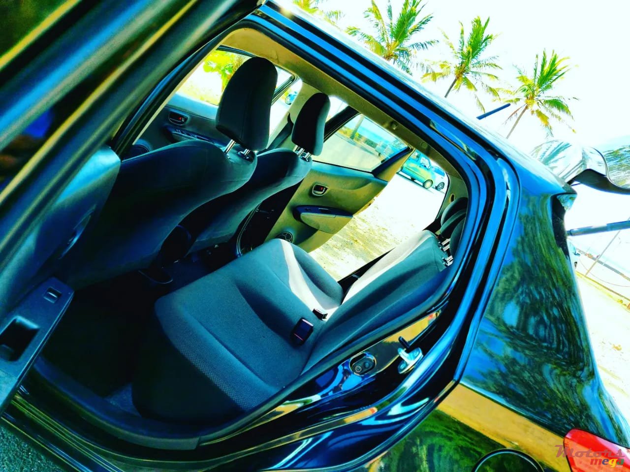 2013' Toyota Vitz photo #5