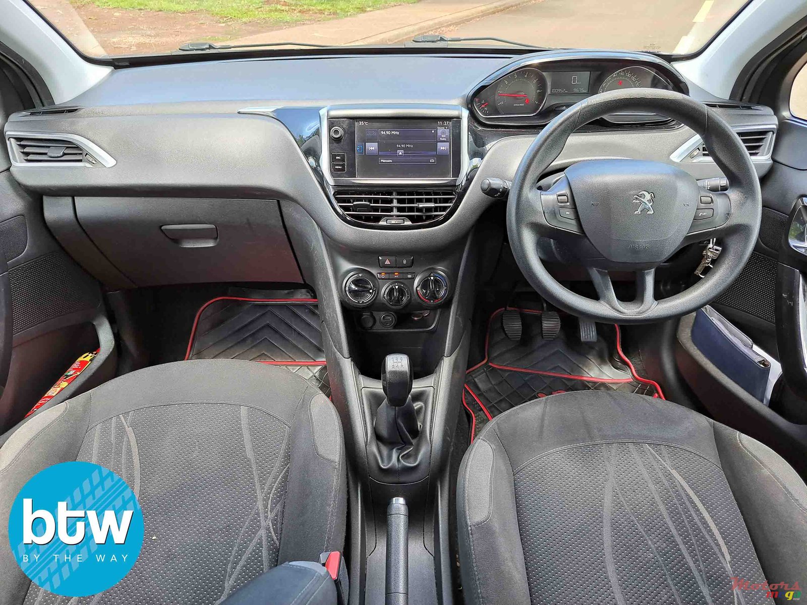 2016' Peugeot 208 photo #6