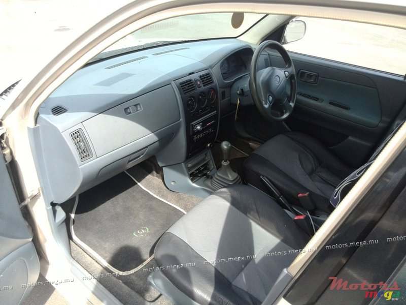 2002' Toyota Duet photo #4