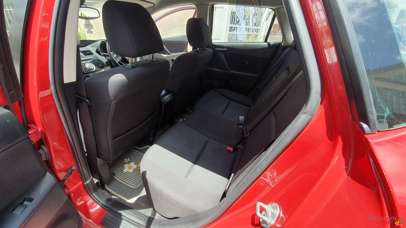 2011' Mazda 3 photo #7