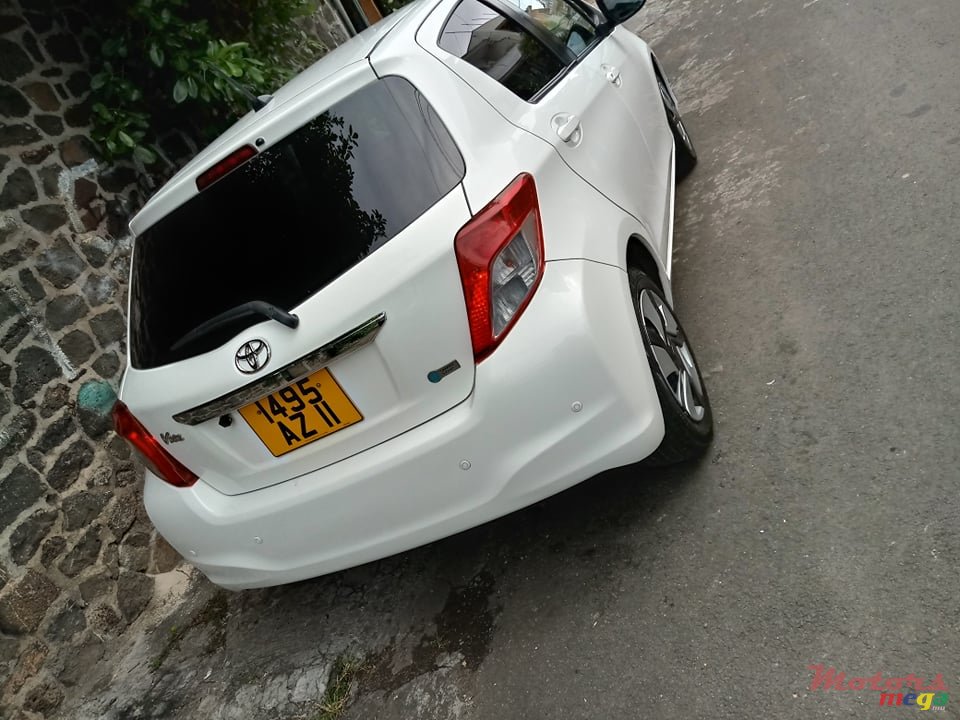 2011' Toyota Vitz 1300 photo #2