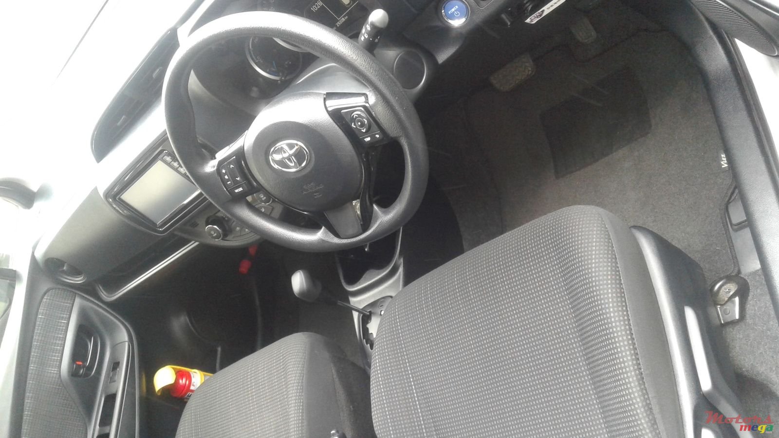 2017' Toyota Vitz photo #4