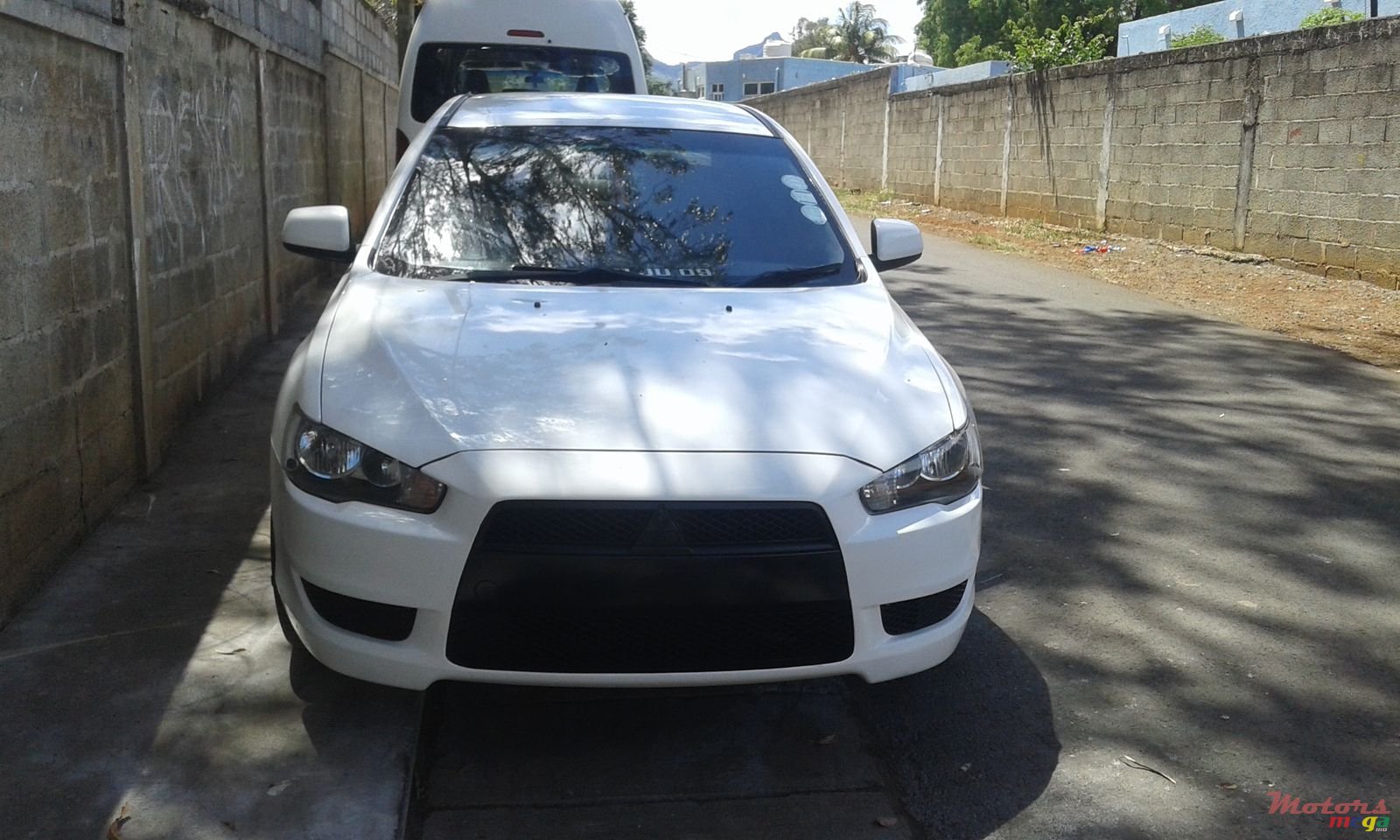 2009' Mitsubishi Lancer Evolution photo #2