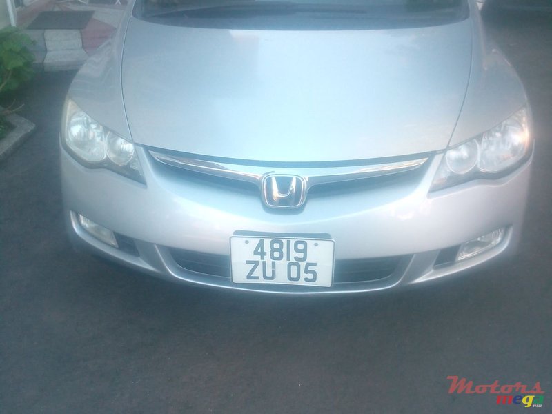 2005' Honda Civic hybrid photo #1
