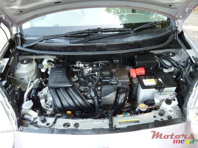 2011' Nissan photo #4