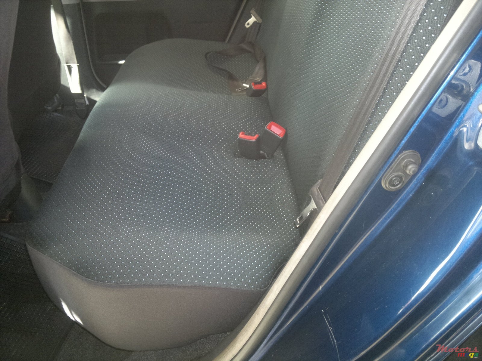 2007' Toyota Vitz photo #4