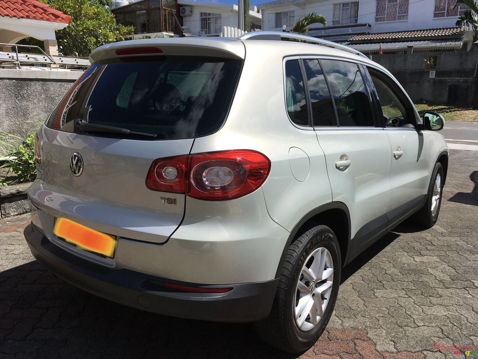 2009' Volkswagen Tiguan photo #4