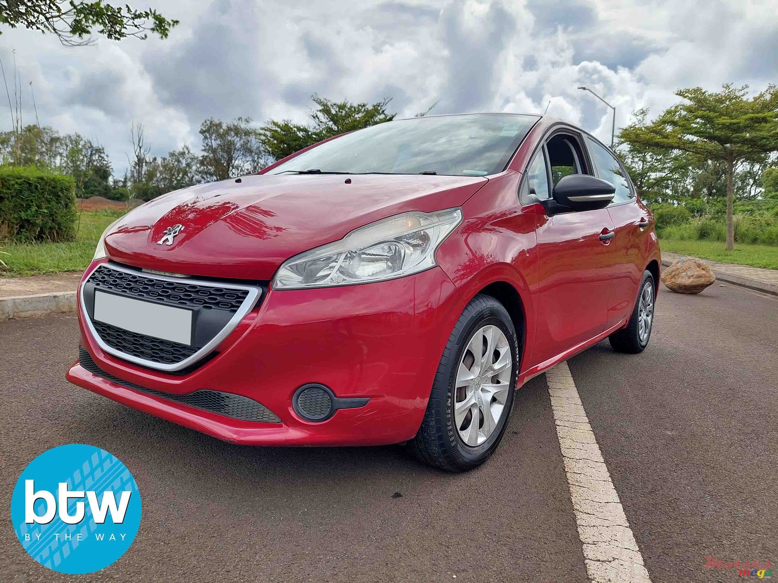 2013' Peugeot 208 photo #2