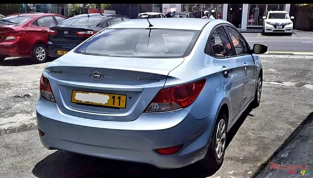 2011' Hyundai Accent photo #4