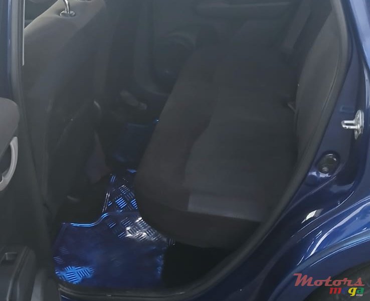 2010' Honda Fit photo #3