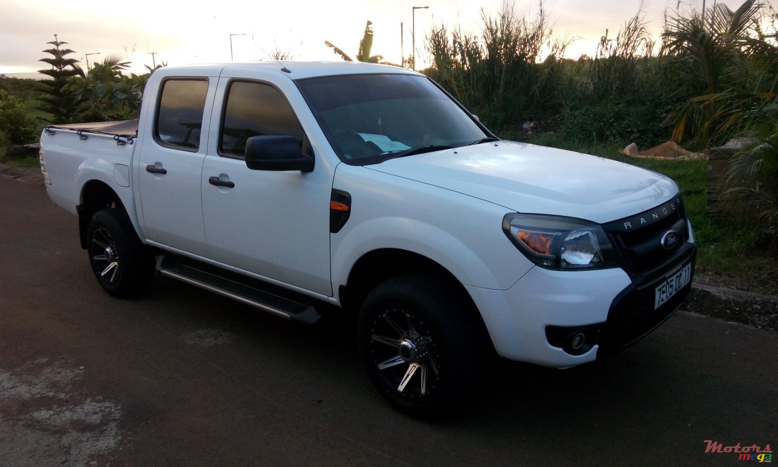 2011' Ford RANGER 2X4 Hi—TRAIL 2.5TURBO photo #1