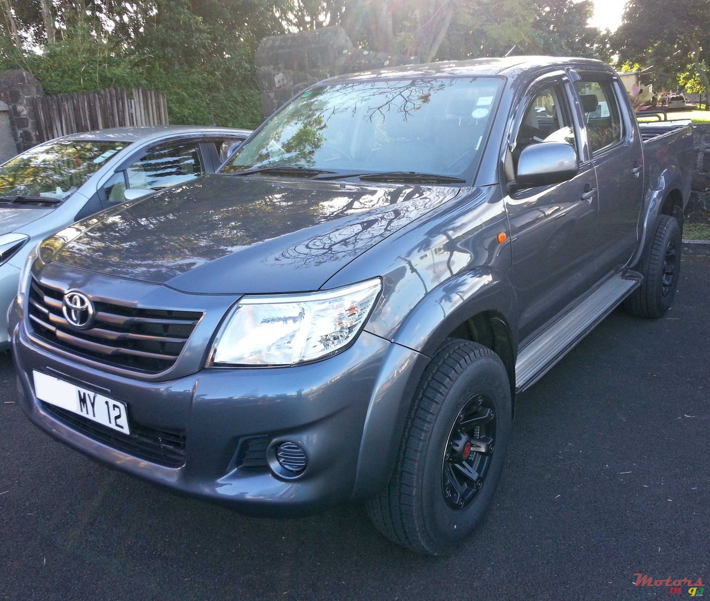 2012' Toyota Hilux photo #2