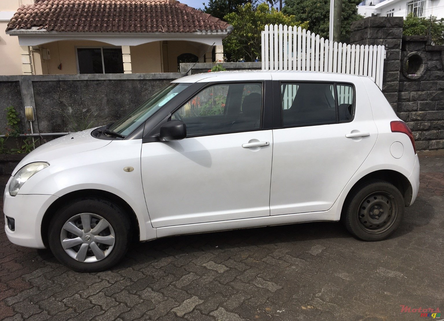 2009' Suzuki Swift photo #1