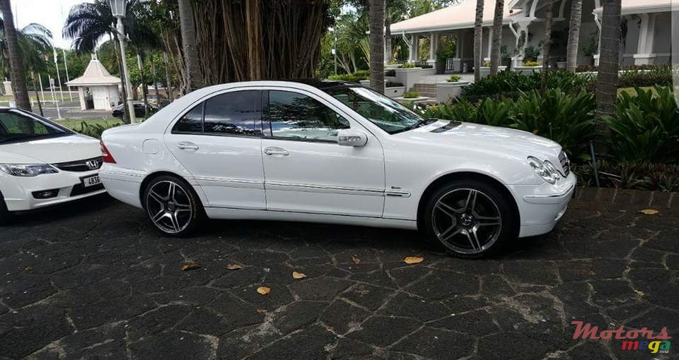 2001' Mercedes-Benz C-Class photo #2