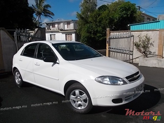 2005' Chevrolet Optra photo #2