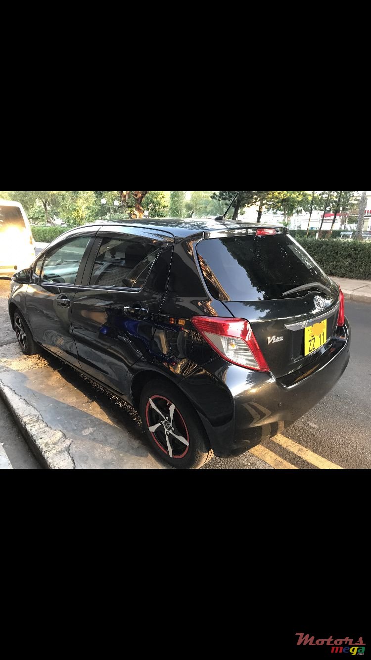 2011' Toyota Vitz photo #2