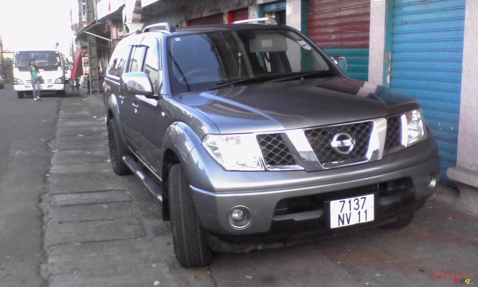 2011' Nissan Navara photo #1