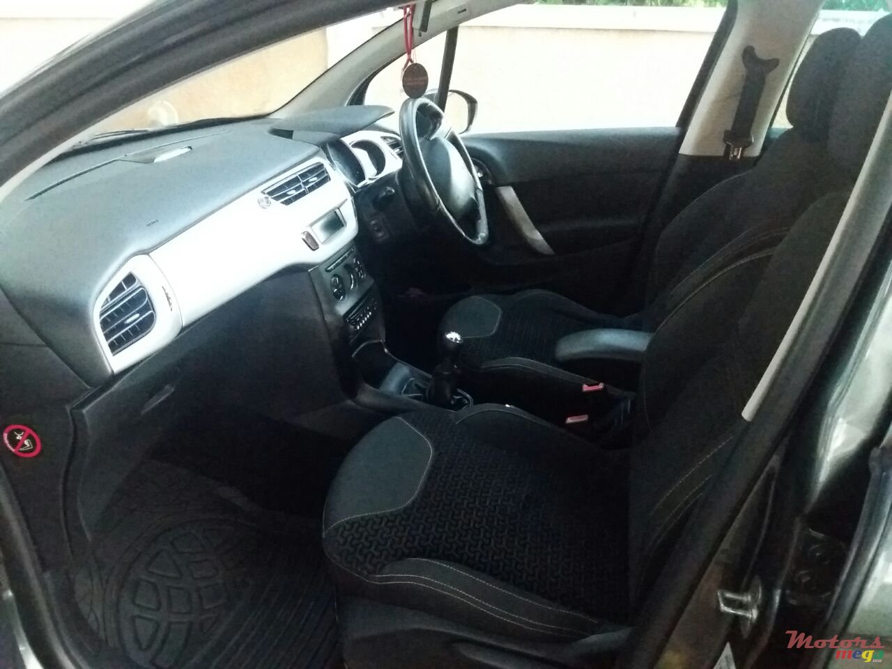 2010' Citroen C3 photo #2