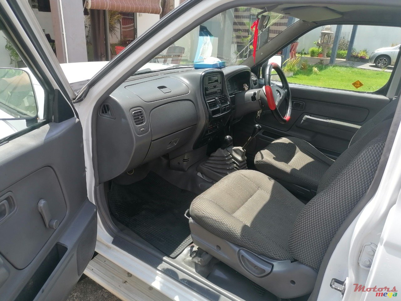 2004' Nissan photo #5