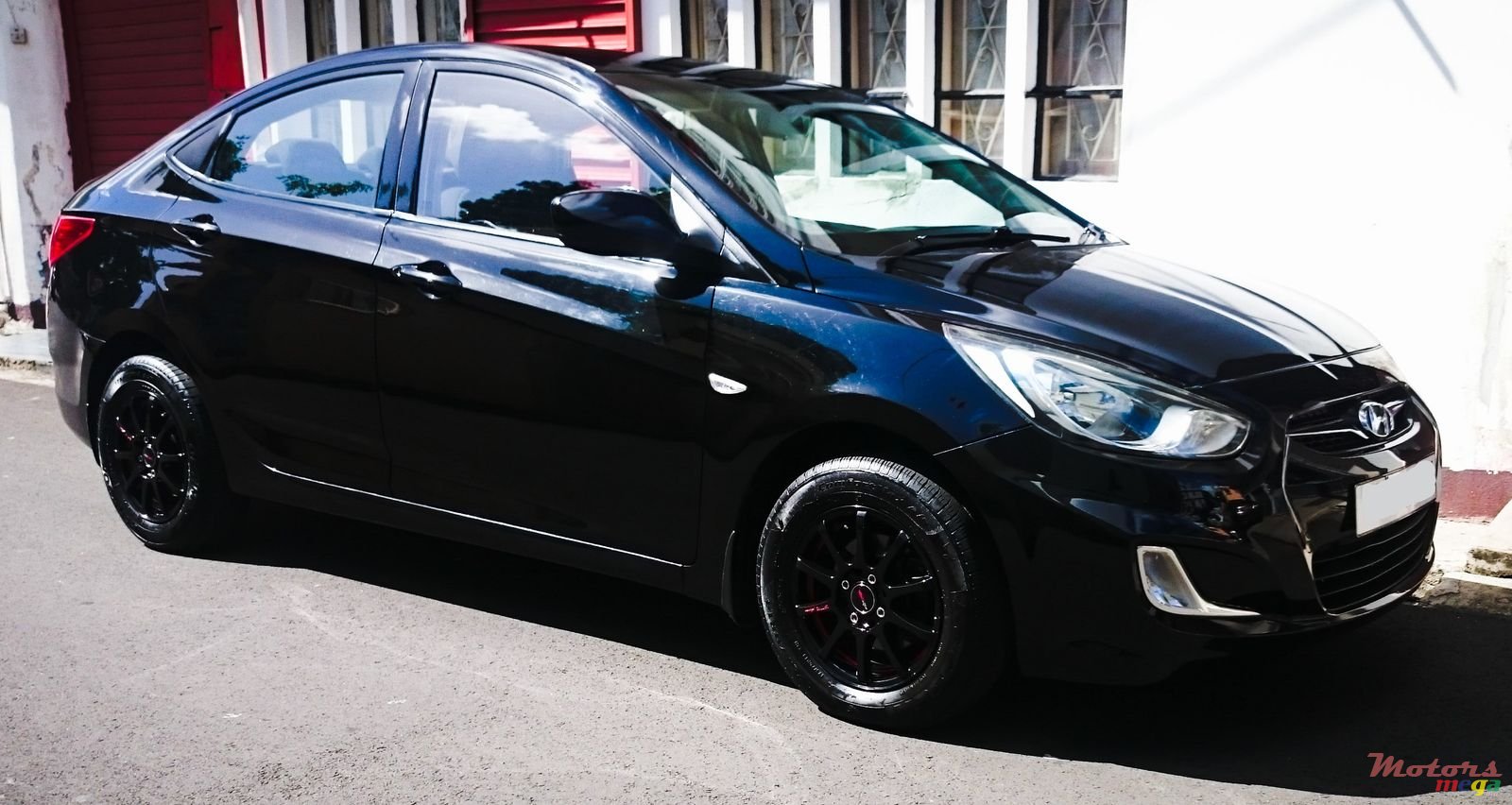 2011' Hyundai Accent photo #1