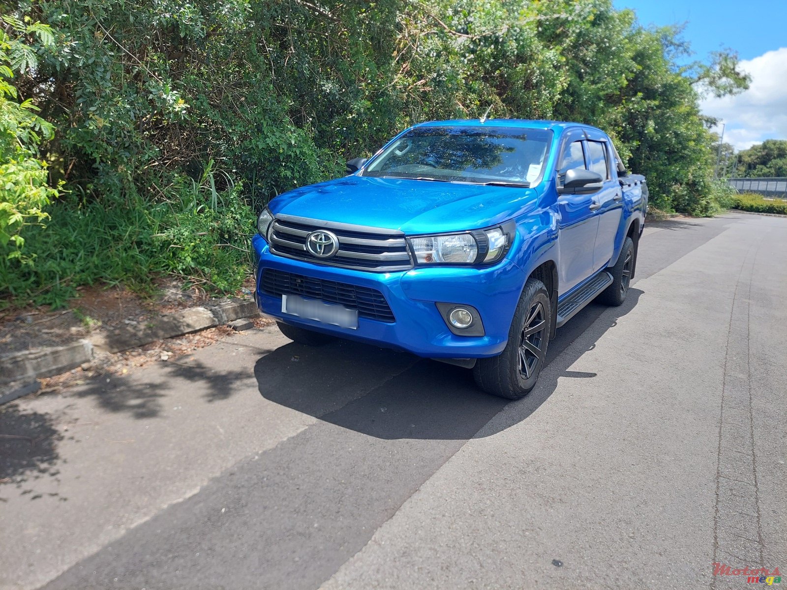 2017' Toyota Hilux photo #1