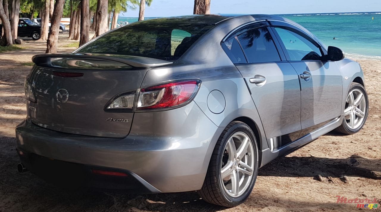2010' Mazda 3 Axela photo #3
