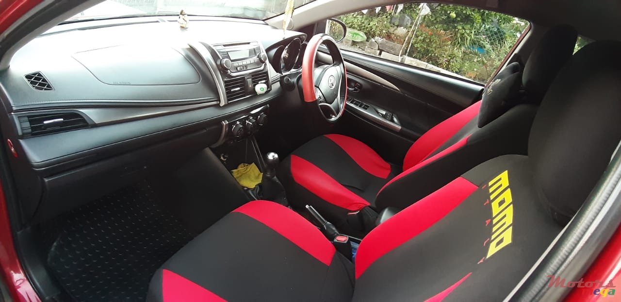 2014' Toyota Yaris photo #3