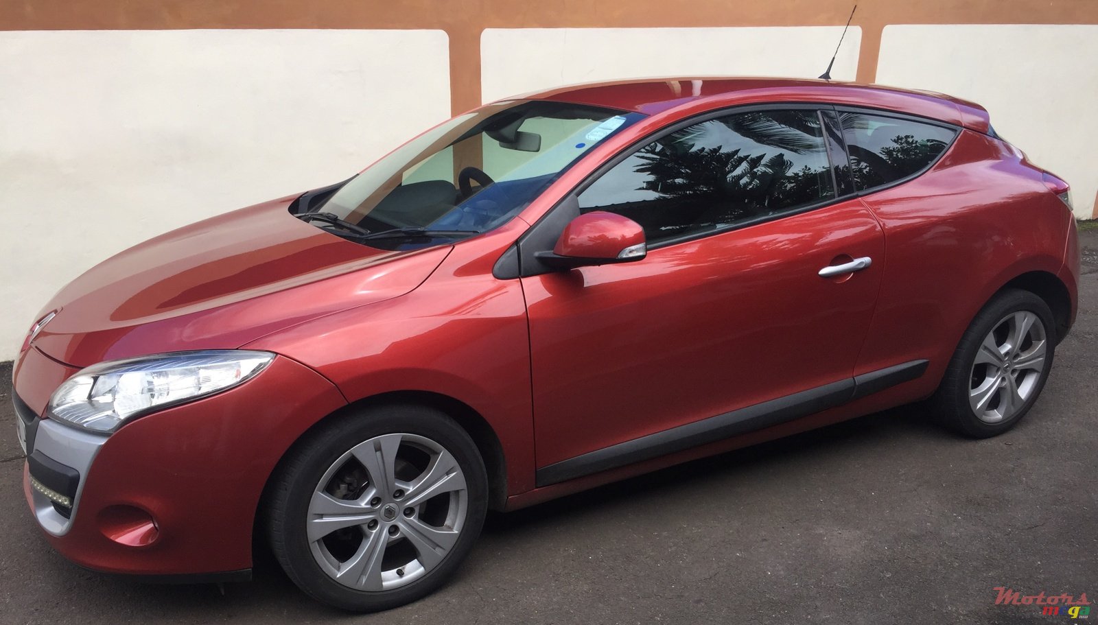 2009' Renault Megane photo #1