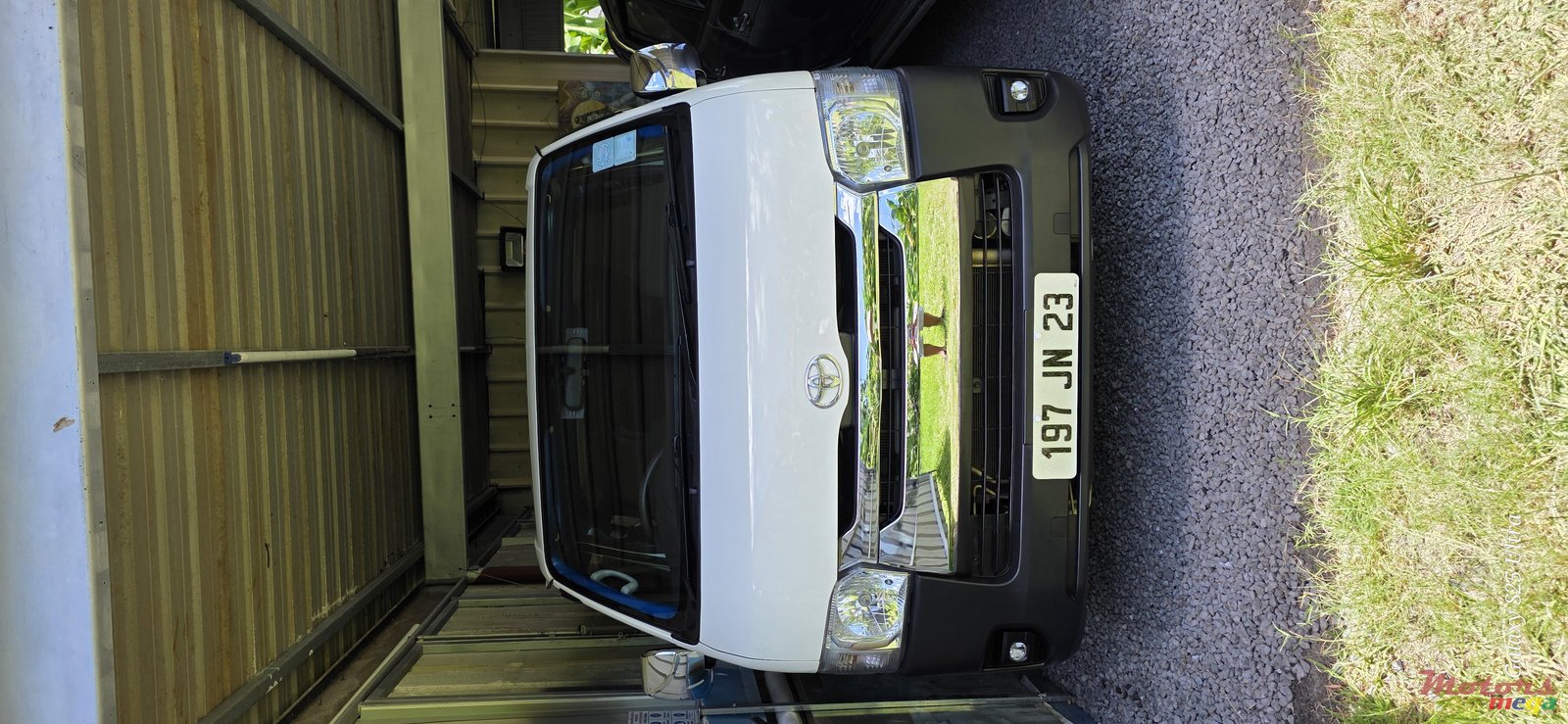 2023' Toyota Hiace photo #1