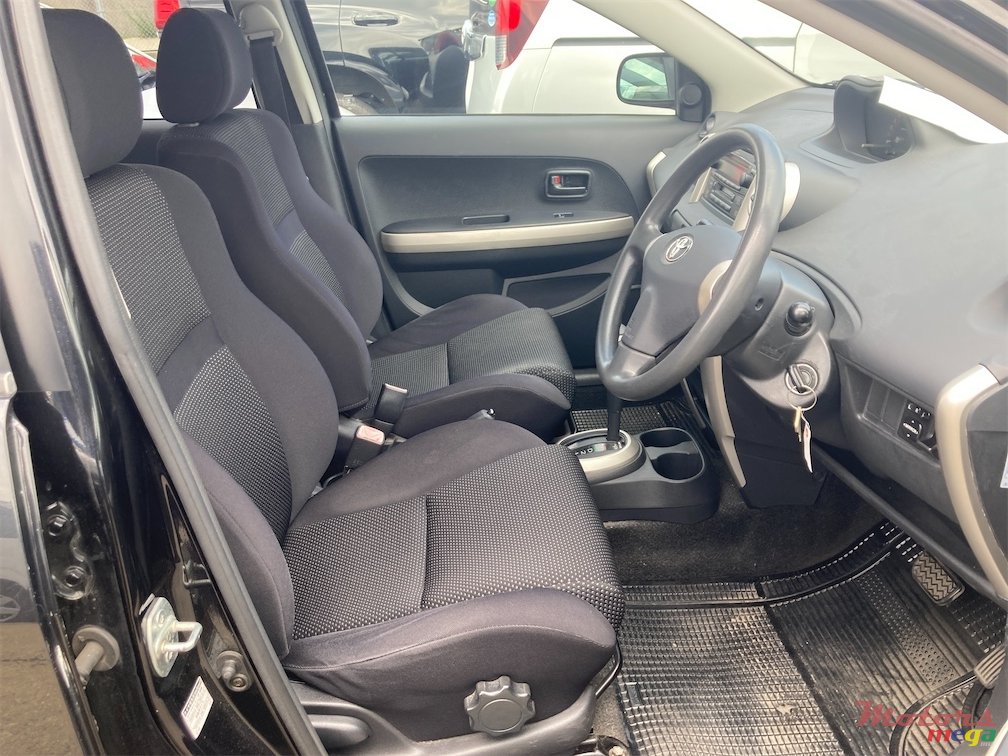 2006' Toyota Ist photo #6