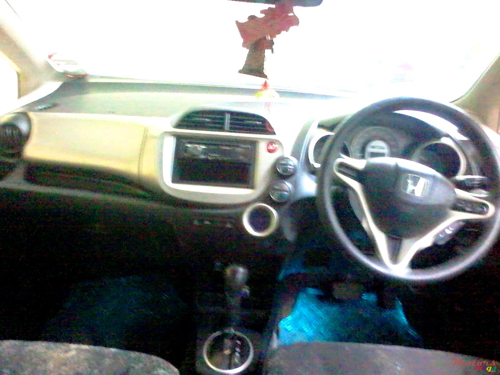 2011' Honda Fit SPORT photo #6