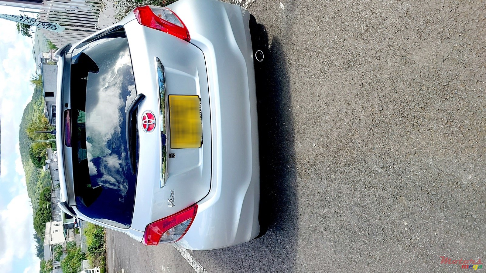 2013' Toyota Vitz photo #6