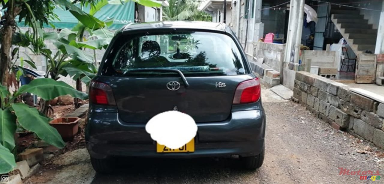 2001' Toyota Vitz photo #1