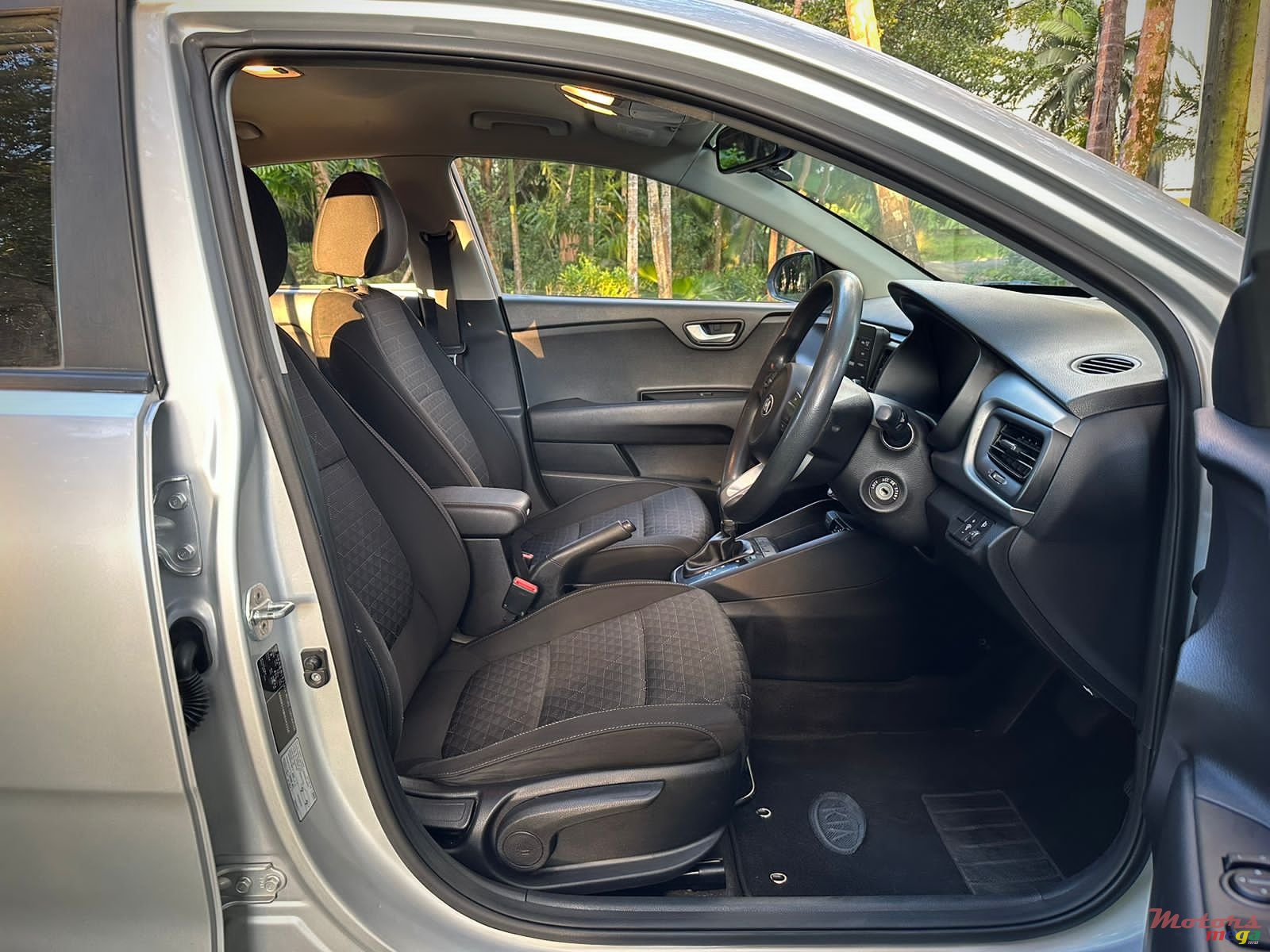 2017' Kia Rio photo #6