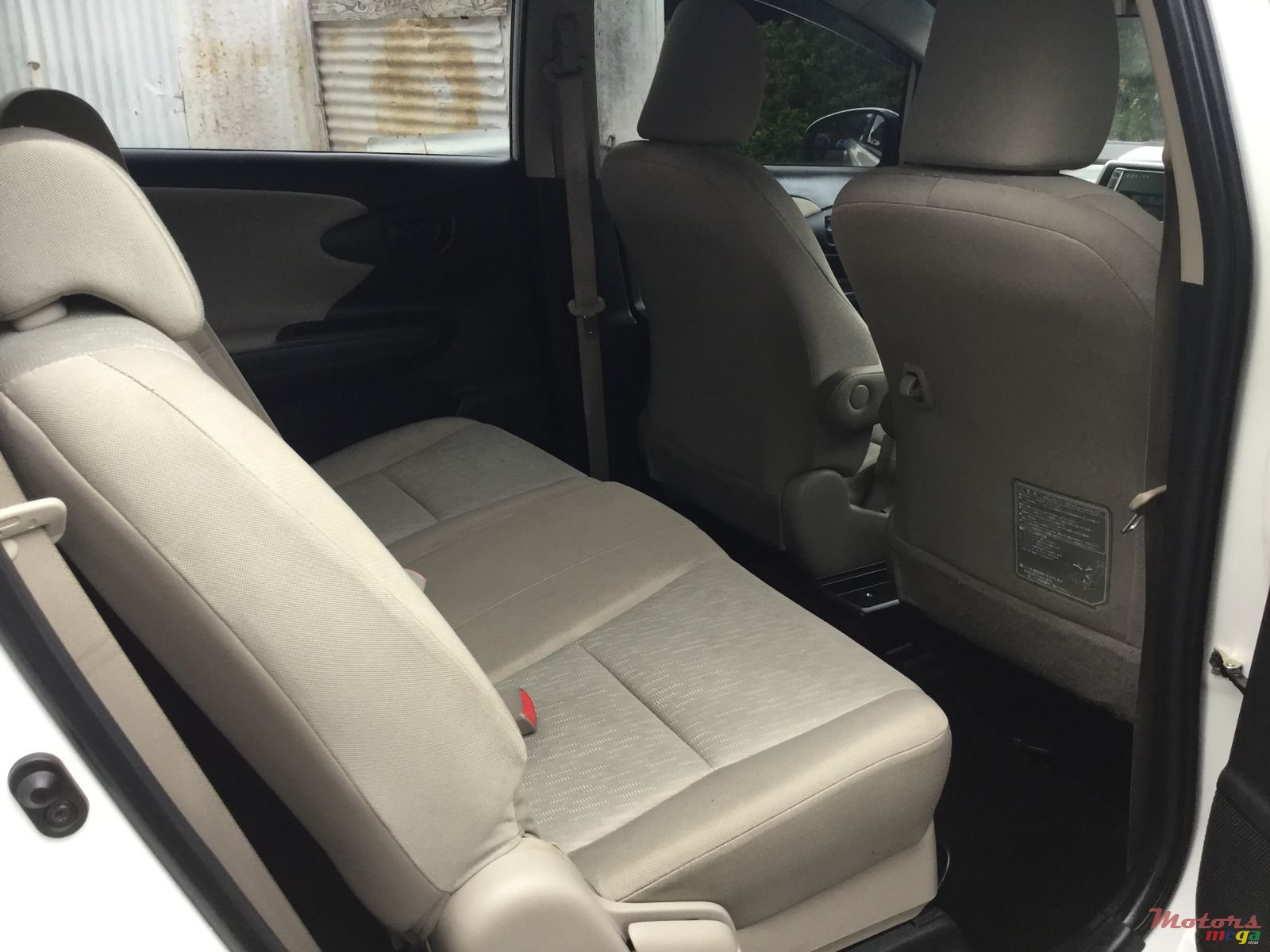 2012' Toyota Corolla Wish photo #5