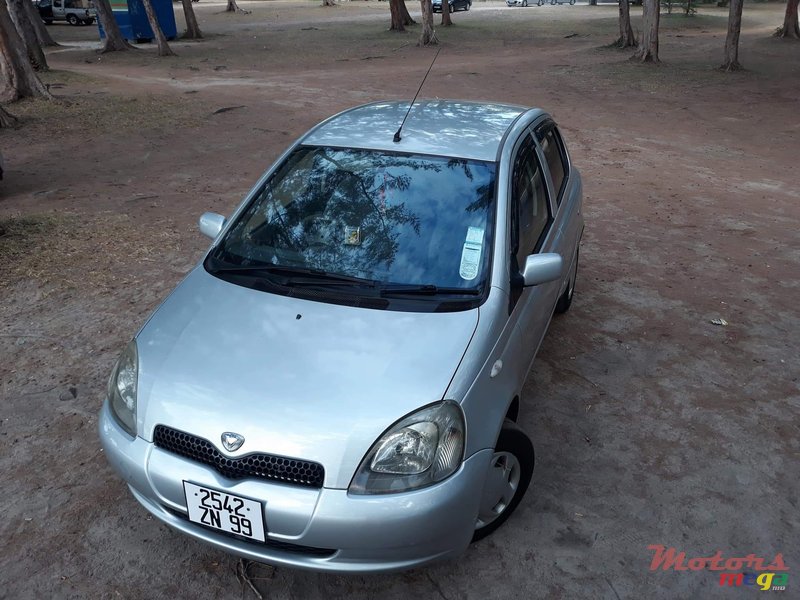 1999' Toyota Vitz photo #7