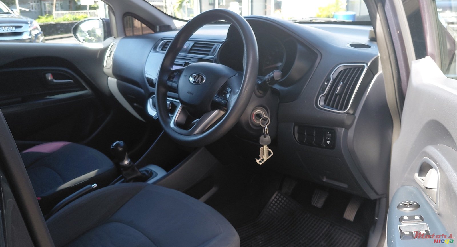 2015' Kia Rio photo #5