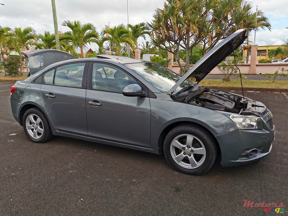 2009' Chevrolet Cruze LT photo #6