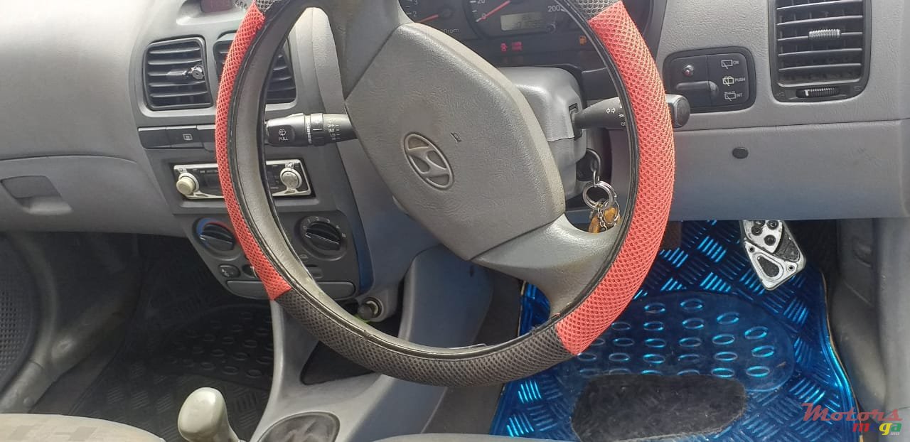 2004' Hyundai Accent photo #7