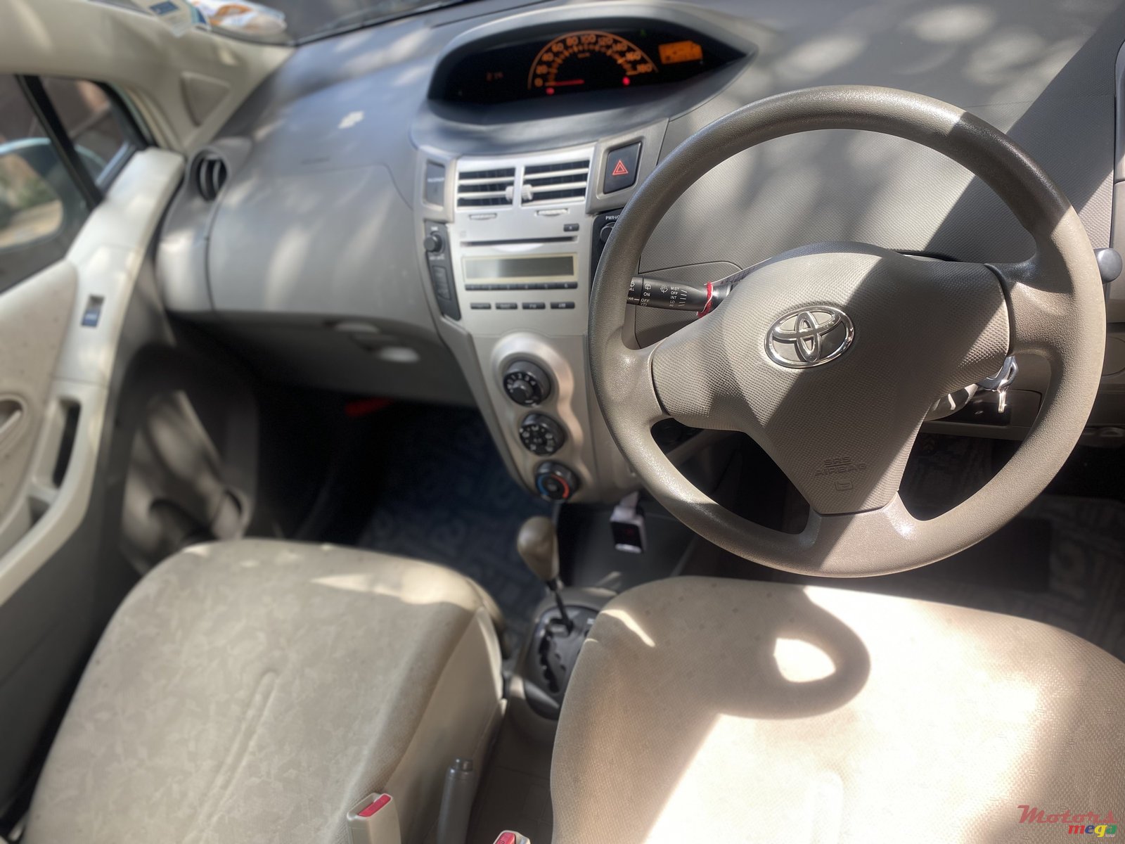 2010' Toyota Vitz photo #4