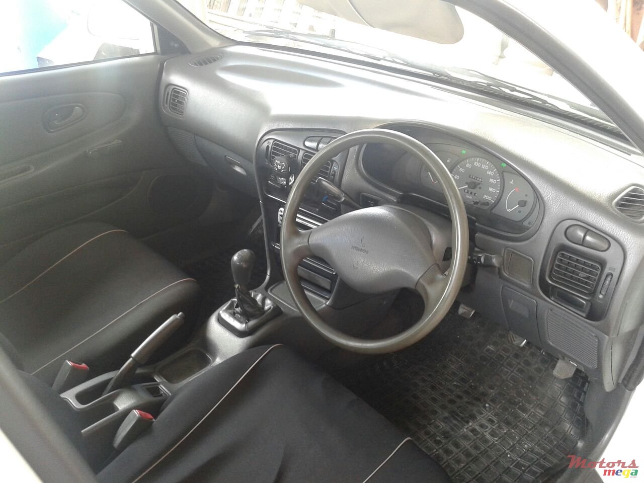 1998' Mitsubishi Lancer photo #2