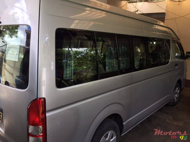 2005' Toyota HiAce photo #3