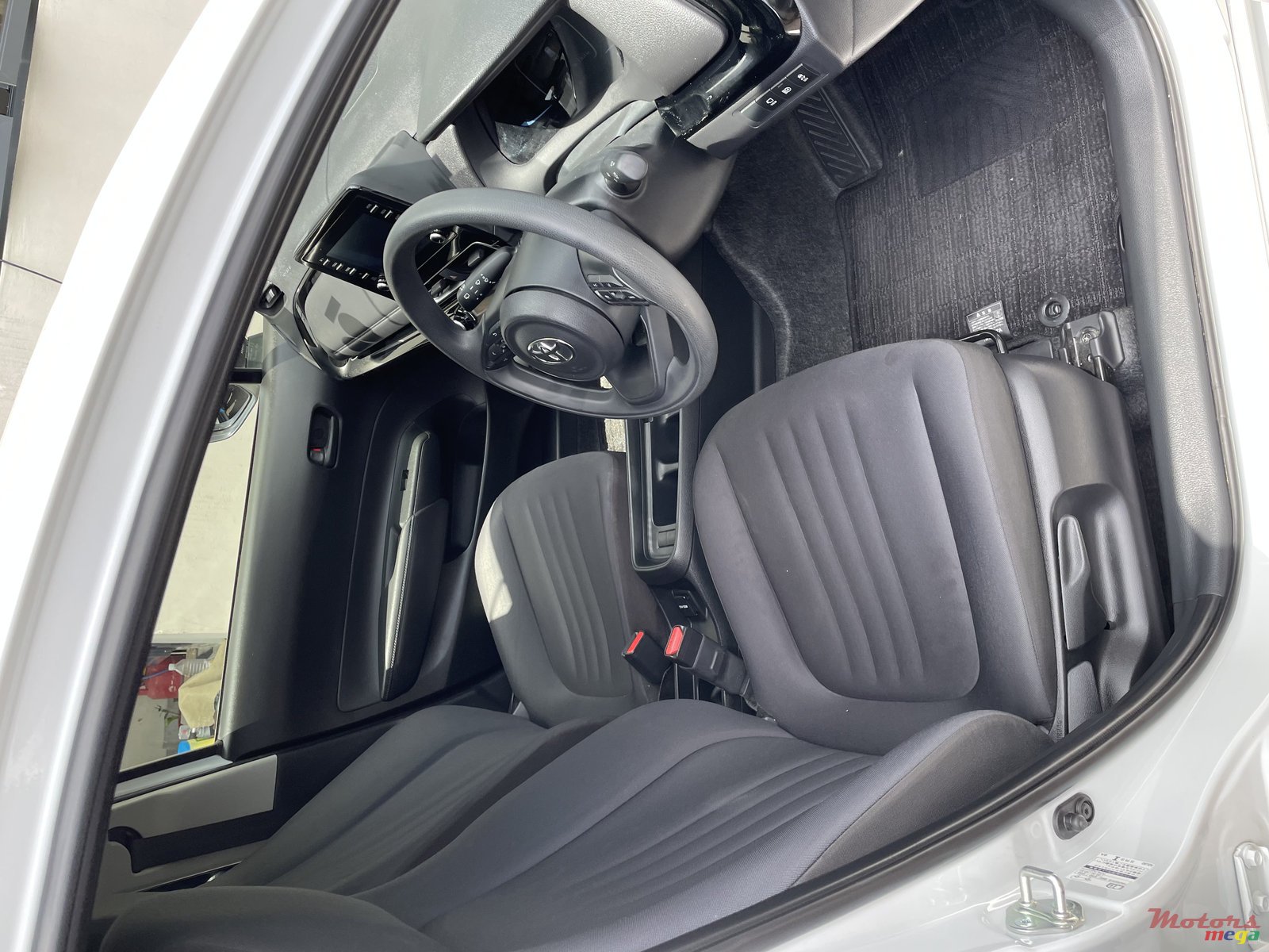 2021' Toyota Aqua photo #3