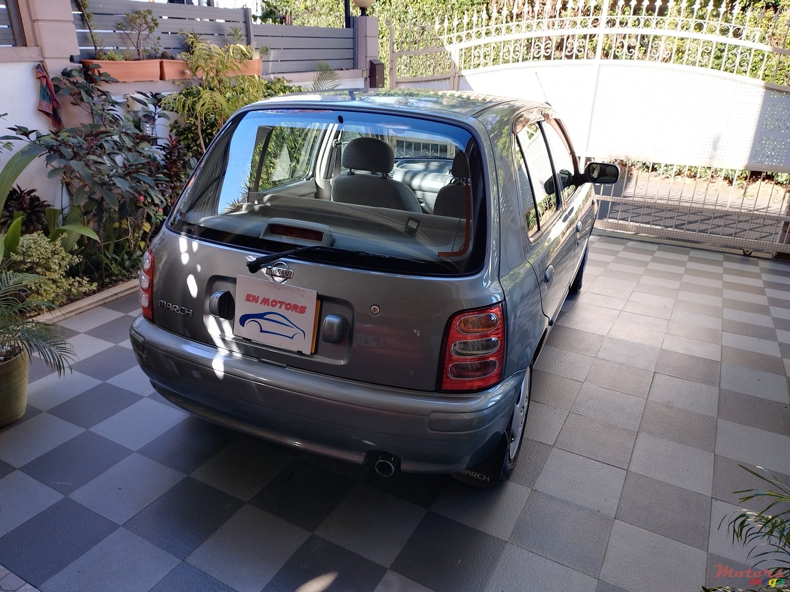 2001' Nissan photo #4