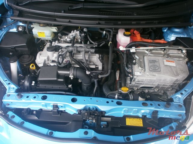 2013' Toyota Prius Aqua photo #5