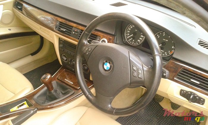 2005' BMW 320 320i photo #2